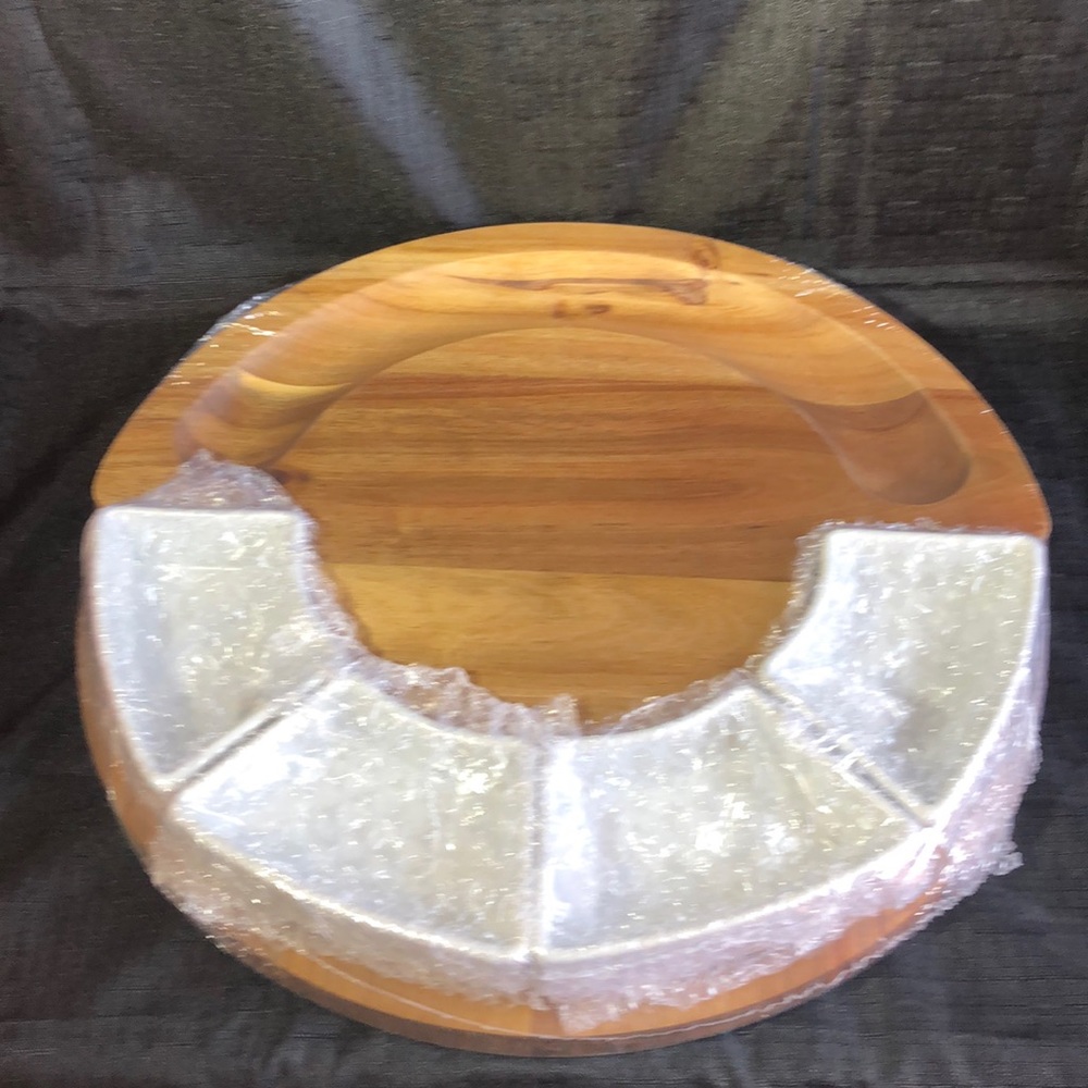 CHEFSOFI Cheese Board with 4 ceramic build-in dishes. Includes 4 pcs knife set.